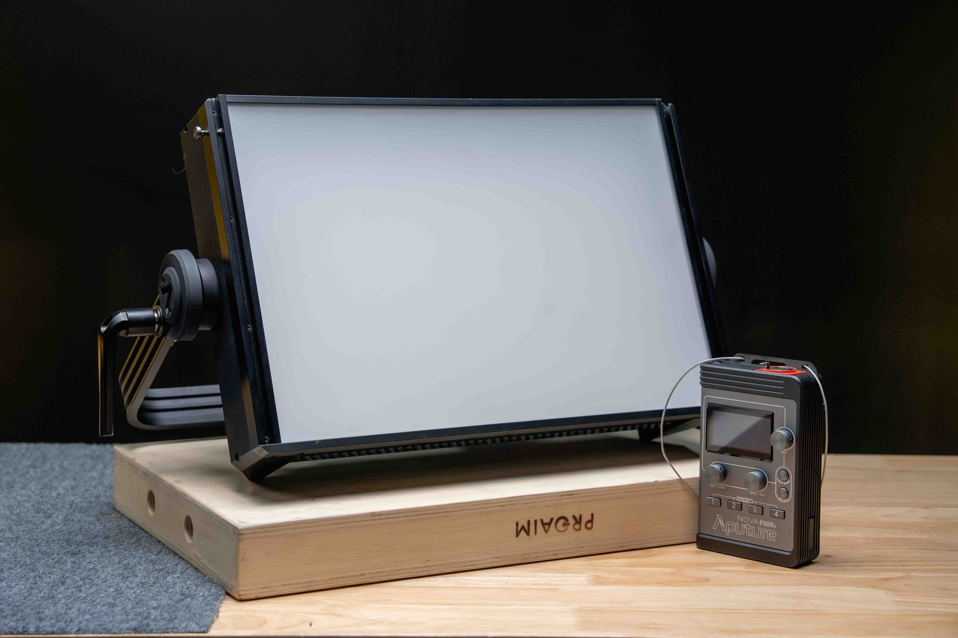 Aputure P300C Panel (Nova)